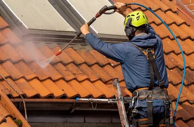 Démoussage et hydrofuge de toiture à Caëstre
