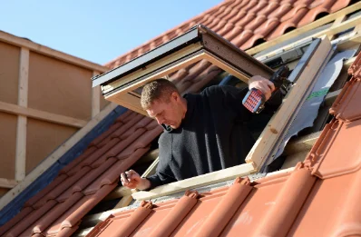 Pose de fenêtres de toit Velux à Caëstre